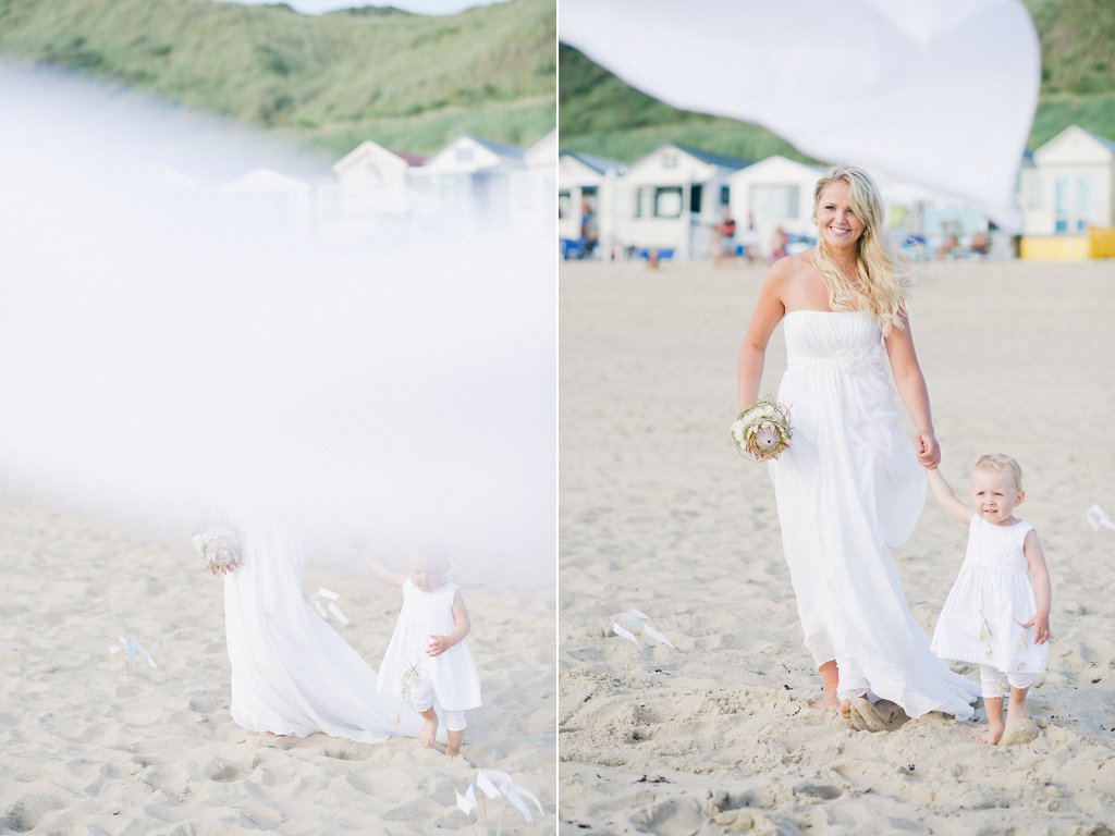 Photo Braut mit kleinem Kind am Strand